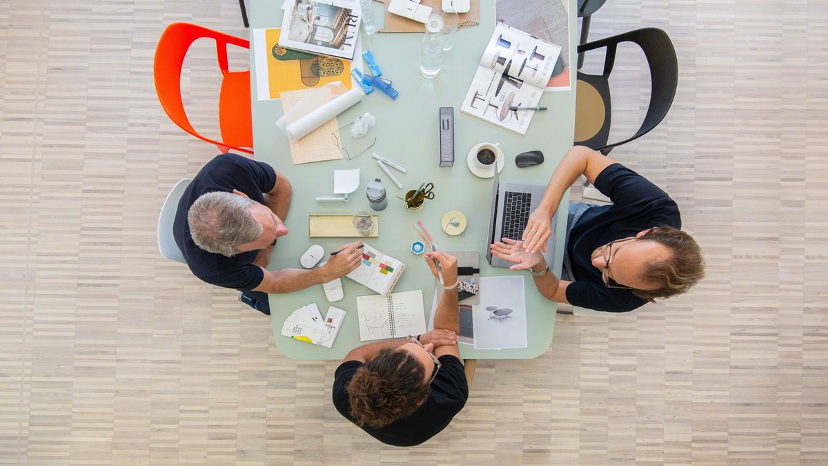 Social help design -media. Design help. Royal rebel: designer. Design help. Help иллюстрация.