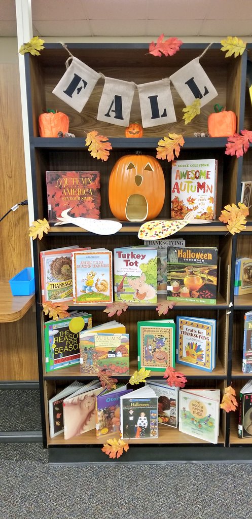 FoxLibraryKISD's tweet image. Fall is my favorite time of the year! Cooler weather, beautiful colors, and great reading material! 🎃 #Fallintoreading #LibraryPromise