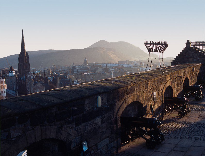 This is the Half Moon Battery which gives the castle its unique profile. It's also a wonderful place to stand and view the city and far beyond. #EdinburghCastle ow.ly/IMRX30mmWZT