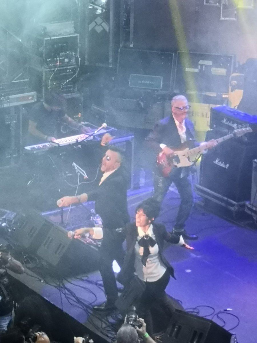 <a href="/AmisPeligrosas/">Amistades Peligrosas cuenta oficial</a> <a href="/oscarmarioguti/">Oscar gutierrez</a> <a href="/Radio_4g/">Radio 4G</a> <a href="/sepulturacombr/">SEPULTURA</a> @javierperezsala Ahí están!! En el <a href="/TeatroBarcelo/">Teatro Barceló</a> a to peeeeeeeee💪