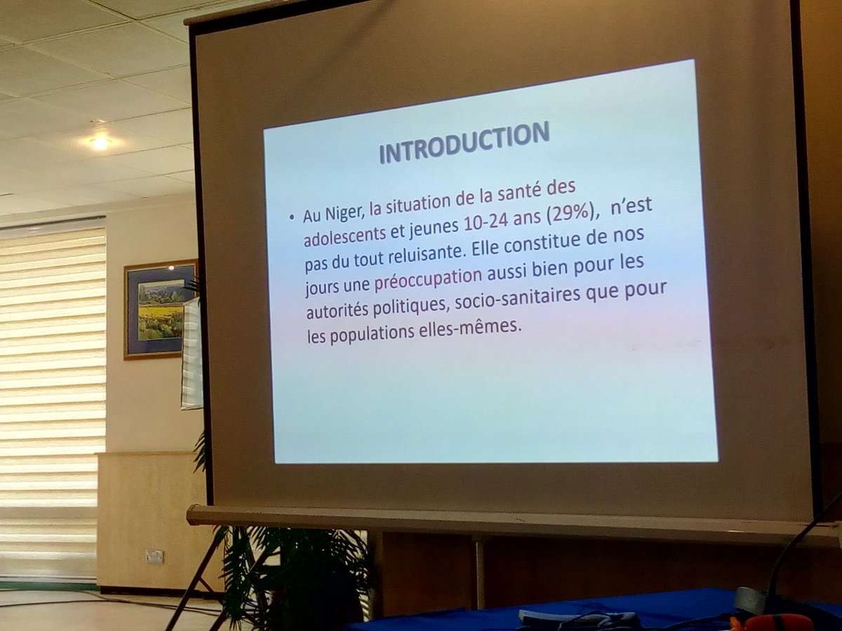 2em journée des activités sur le forum de la CEDEAO sur les meilleurs pratiques en santé, cette journée est consacrée aux différentes présentations dont celle  du Niger sur les santé reproduction des adolescents et jeunes présenté par docteur Halima.