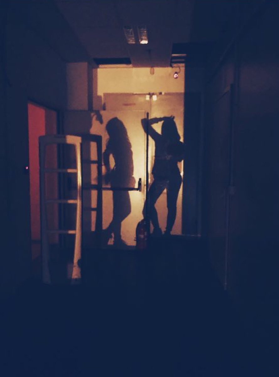 stana_katic_fr's tweet image. A new  #AbsentiaS2 #BTS pic of #StanaKatic,  the best way to start the thursday ! 😊👁🙌
4 : ( #BTS pic posted by @CaraTheobold )