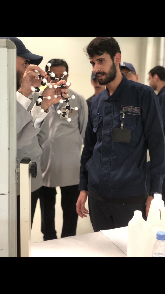 alorayj_a's tweet photo. During the technical fair at @HIPFriyadh
I was explaining the polymerization reaction of HDPE material.
Part of the presentation was about our #creative_idea
Thank u guys for supporting 🙏💜 https://t.co/zgNJrp04CG