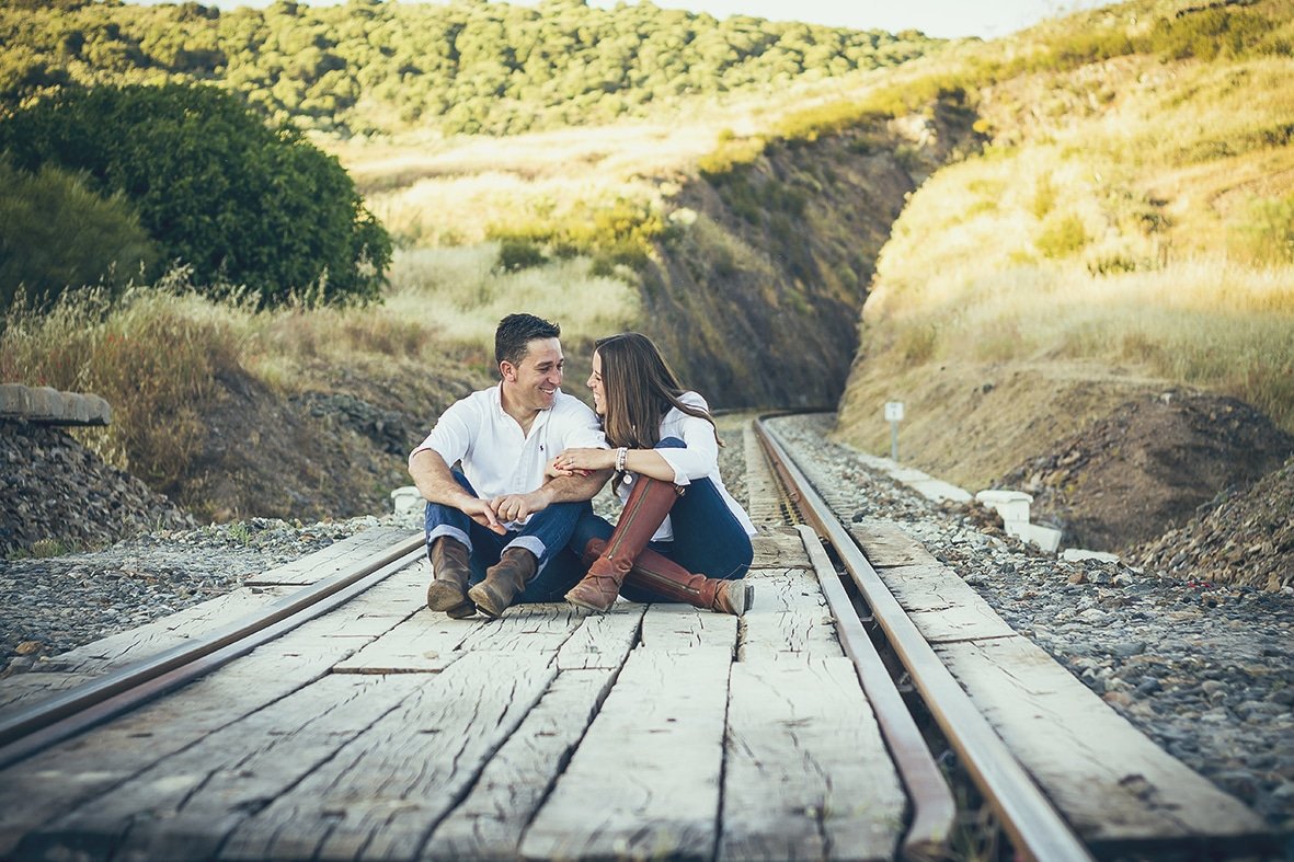 #fotografiadebodas #wedding #fotografosdebodas #lymfotografos #weddingphotography #tren #viasdetren #preboda #love #happy #amor #felicidad #sesionesfotograficas #sierradehuelva #huelva