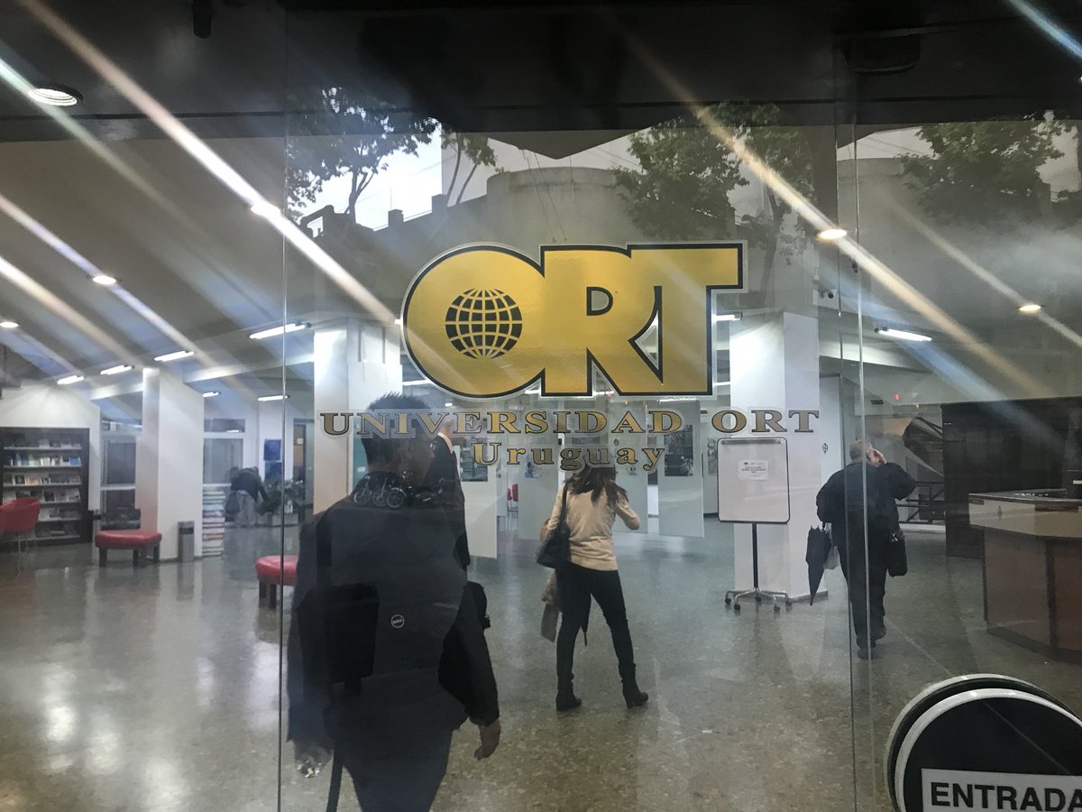 ivarese's tweet image. Team NEM blockchain never stop!!! Blockchain training week yesterday in ORT University of Uruguay!!! Practice session! @UniversidadORT @NEMofficial @NemEspanol #BlockchainAccelerator #BlockchainEnUruguay
