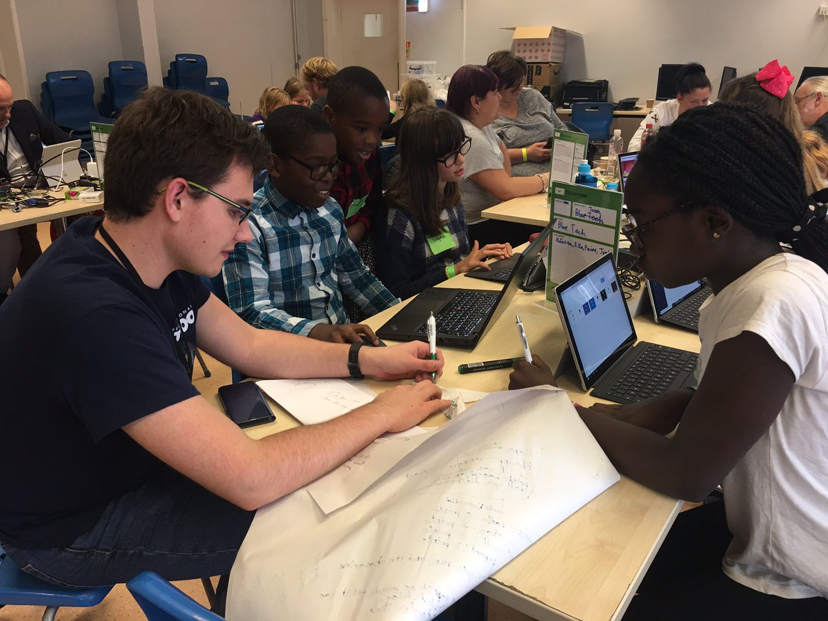 genkisiobhan's tweet image. Feeling funky as Blue Tech create unique #smartwatch #game which gets you walking and running to the rhythm vibrating. All happening at awesome  #Techathon #edtech thanks to amazing @Step_into_Tech @NorfolkCC @Microsoft