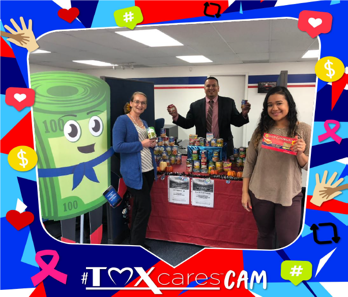 TMXCompanies's tweet photo. Look who got caught by the #TMXCaresCam! The #FantasyFoodDrive ends October 31st! Don’t forget to drop off canned food items at any TitleMax, TitleBucks, and Instaloan store! #TMXCares https://t.co/aUn96LnpOF