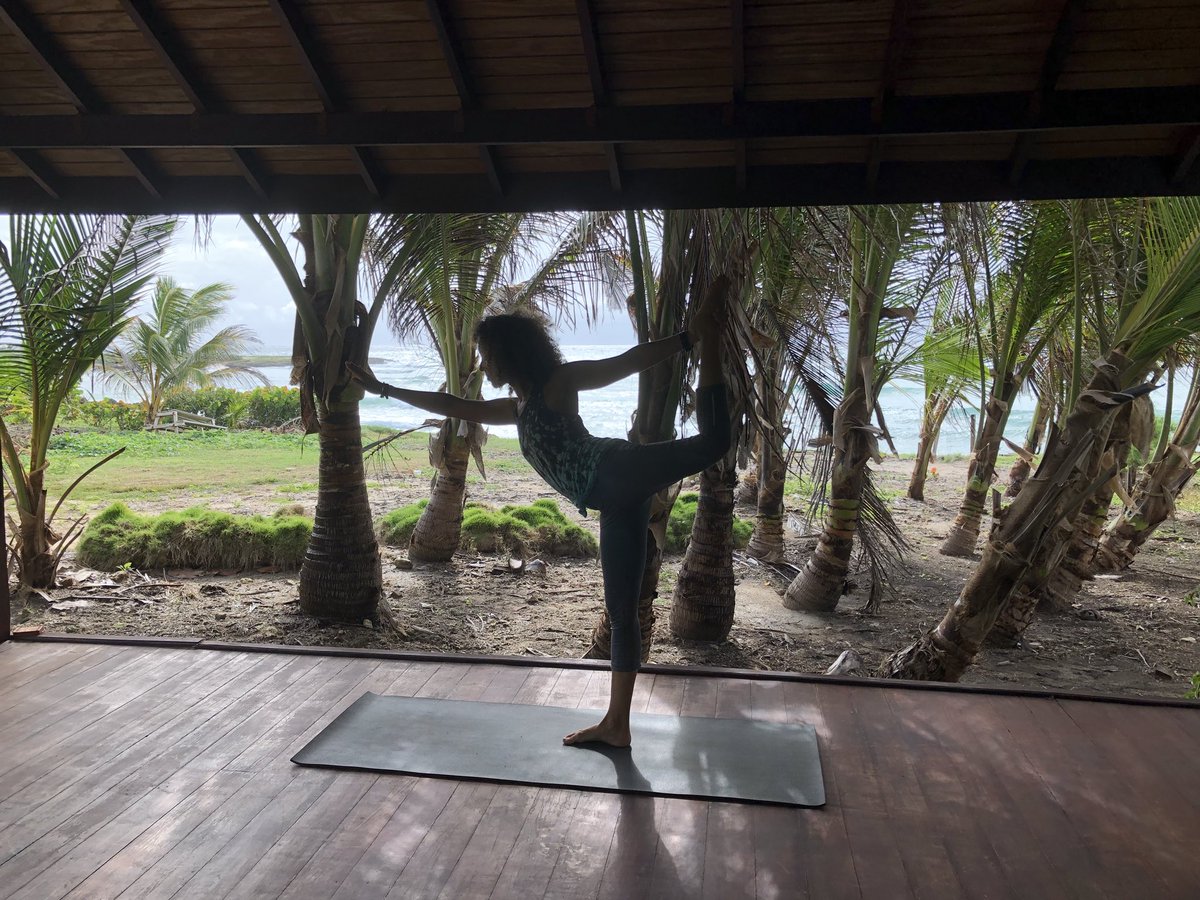 Take me back to #barbados for beach sunrise yoga with @flowyogabarbados -and the delicious #foresttotable breakfast at @oceanspraybeachapts 🌅#islandlife #visitbarbados