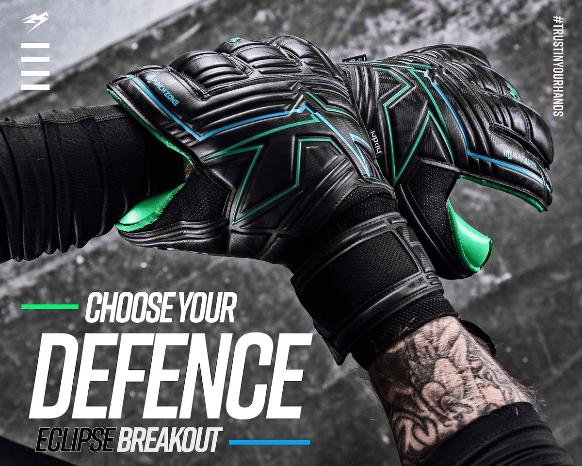2nd Competition Time | Launching Tomorrow ⌚👐| To be in with a chance of winning the Breakout Black / Emerald | RT &amp; Follow &amp; Comment any Green emoji 🐦 #TrustInYourHands #ChooseYourDefence