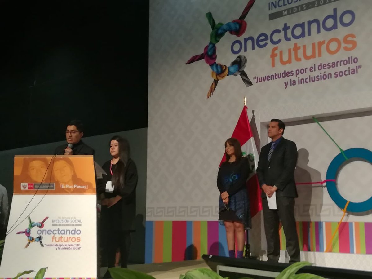 senaju's tweet photo. “No somos un problema, somos el potencial de desarrollo del país 
Nos comprometemos a continuar el camino del diálogo para las juventudes”. Manifiestan Manuel Mendoza y Rosario Díaz en su declaratoria por los jóvenes. 
#QueremosSerParte https://t.co/dyaS8vM8nT