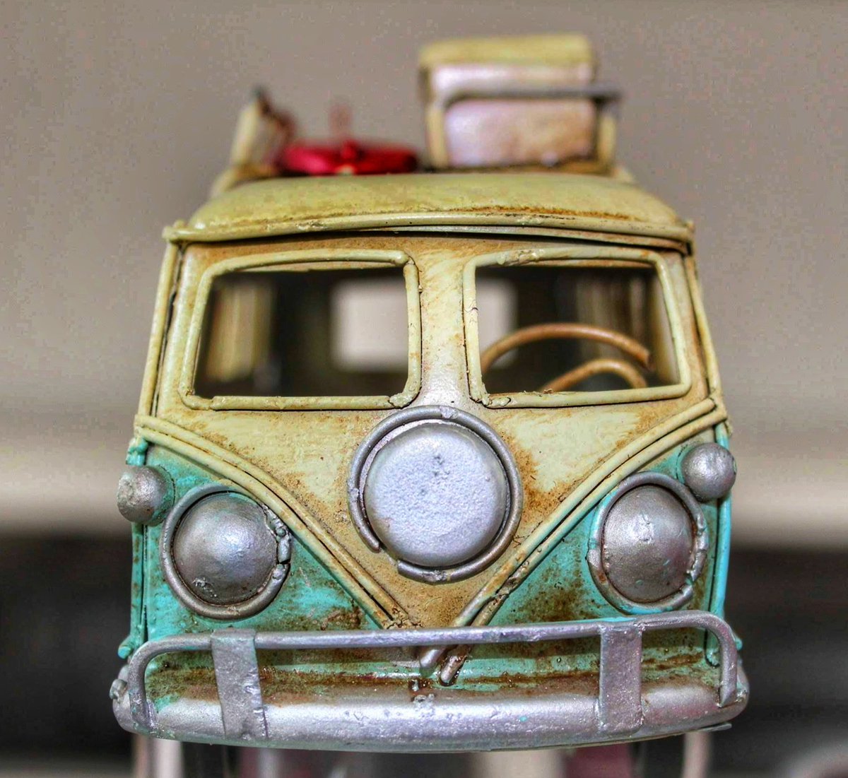 AriAranda21's tweet photo. 🍁💓🐒 
#vintage #FelizJueves #vintagestyle #vintagetoys #vintagelovers #combie #happyday #still_life_mood #rustlord #lifestyle #simplybeautifulliving #lifestyle #canonphotography #canonmexicana #details #canonpics #PhotographyIsLife
#goodvibesonly #canonyyo #canonmexicana https://t.co/bgz8KXGHsL