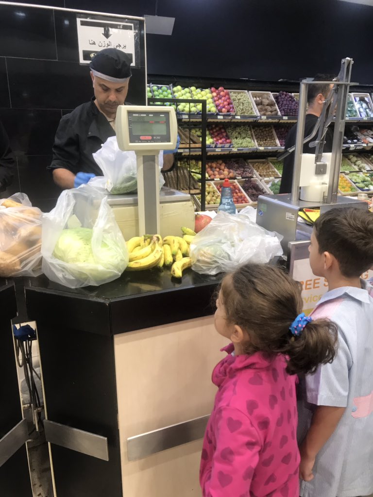 Grande_Section's tweet photo. Les apprenants de la GS ont fait les courses pour préparer un petit-déjeuner équilibré.@Hhhsinfo  @tbaassiri https://t.co/NMPy5QhnrK