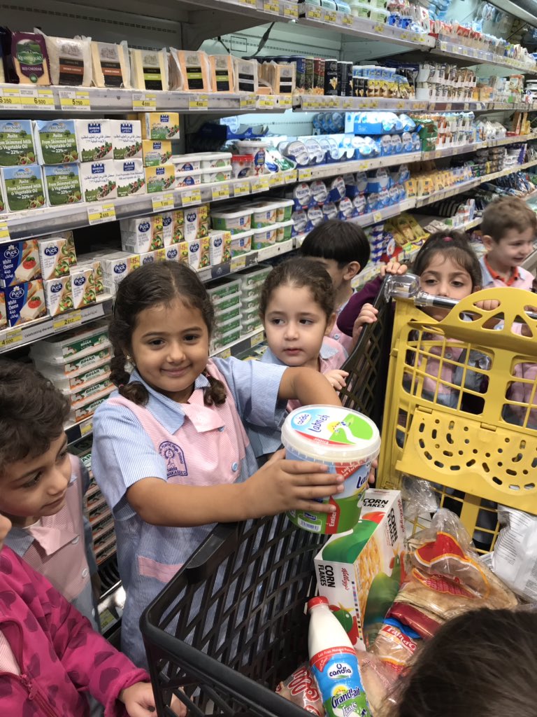 Grande_Section's tweet photo. Les apprenants de la GS ont fait les courses pour préparer un petit-déjeuner équilibré.@Hhhsinfo  @tbaassiri https://t.co/NMPy5QhnrK