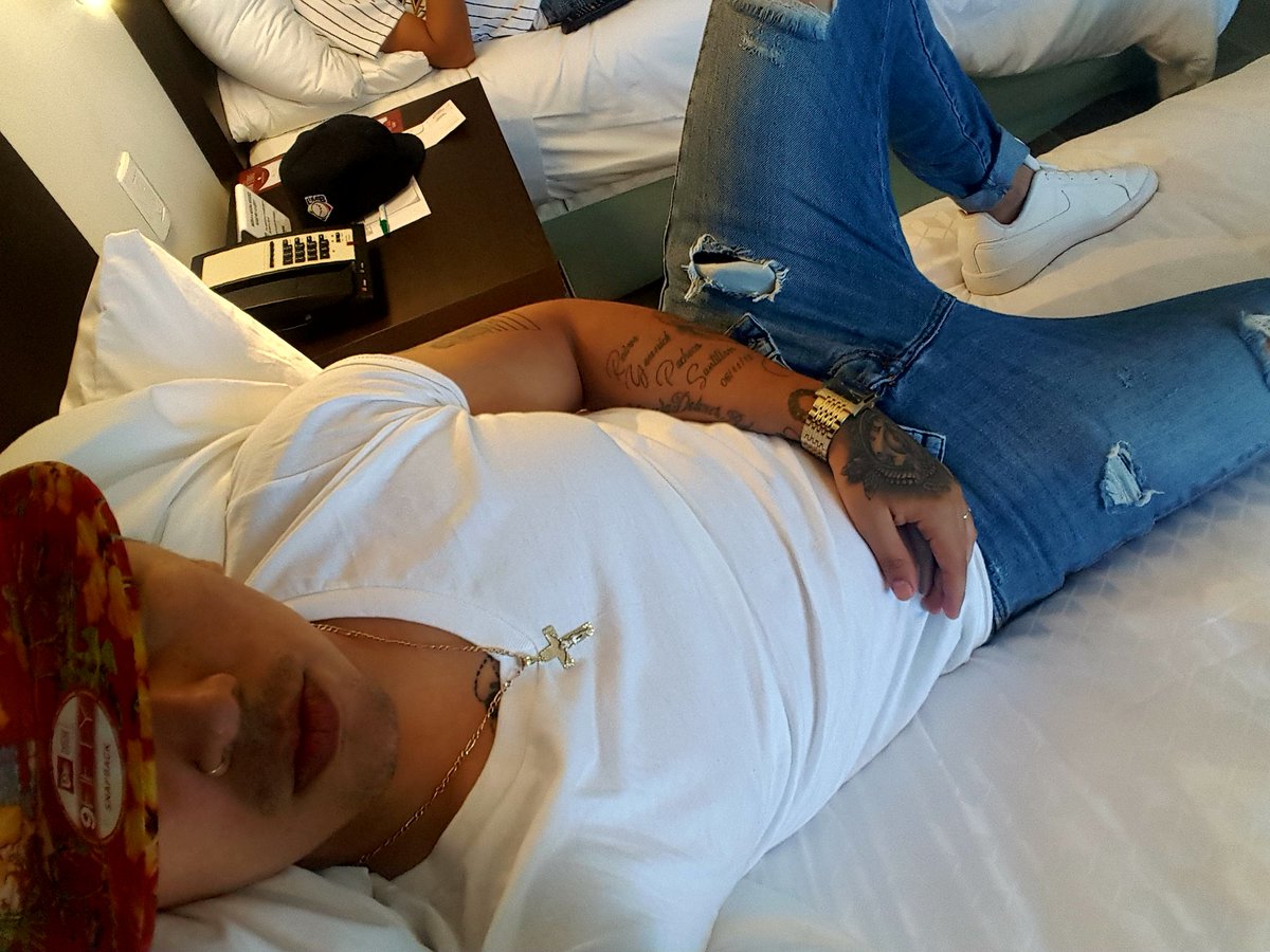 A casa... buen dia hoy cumple años mi carnalito ellioth 🙏😎😎😎💪party.