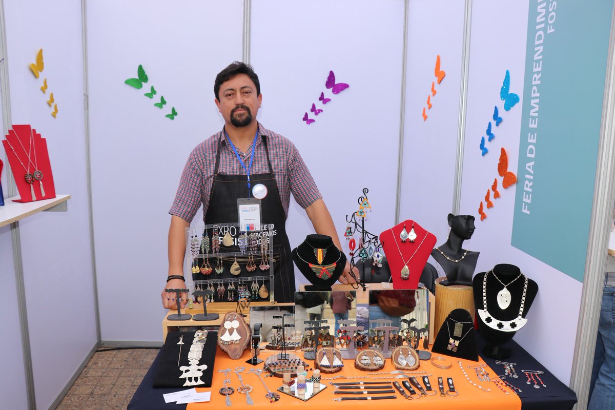 FOSIS_Chile's tweet photo. Seguimos en la Plaza de La Constitución en el último día de #ExpoFosis2018 ¡Aún estás a tiempo de venir a visitarnos! https://t.co/oXxYWRCmsL