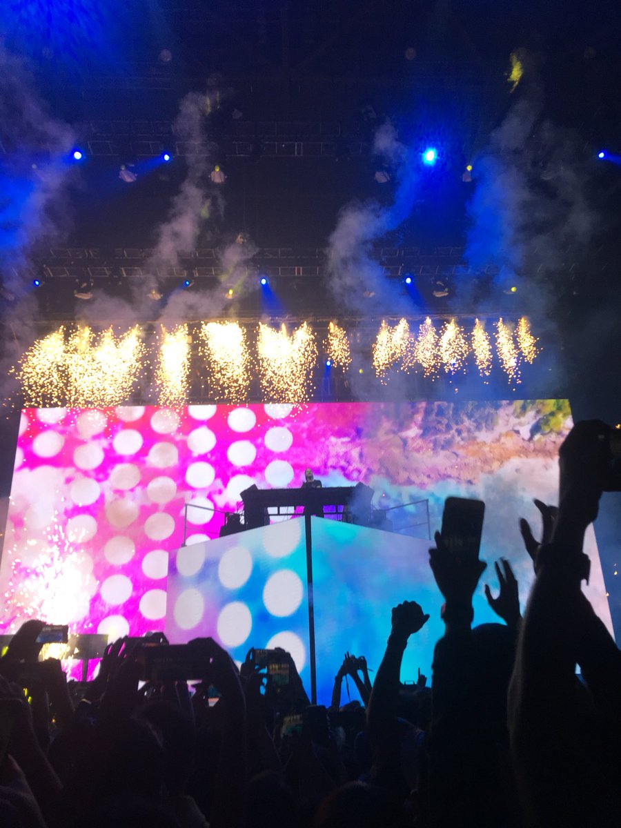 gian_SPRi2's tweet photo. SOLID NIGHT! THANKS @LiveSmart !! @KygoMusic #SmartMusicLive #SmartKygo https://t.co/xTot6vTgSy