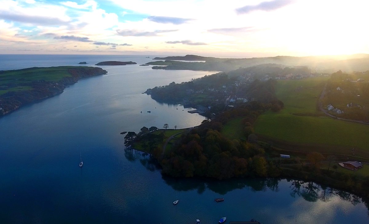 WildWestCork's tweet photo. Castlehaven this evening 😀 @SouthernStarIRL @theirelandguide @theskibeagle @cork_daily @CelticRossHotel @SkibbereenTO @discoverwcork @WAWHour @PhotosCork @GoToIrelandCA @TourismIreland  #WestCork https://t.co/G7uTyKVFhy