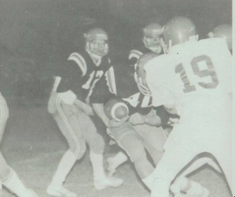 SuitUpVarsity's tweet photo. Kelly Haecker #40 scored 6 touchdowns in the 1982 8-man-2 state final as his Odell Tigers (@DillerOdell) raced past the Hordville Bulldogs (@StormDogsFB), 66-22. https://t.co/VY4QmQevhY