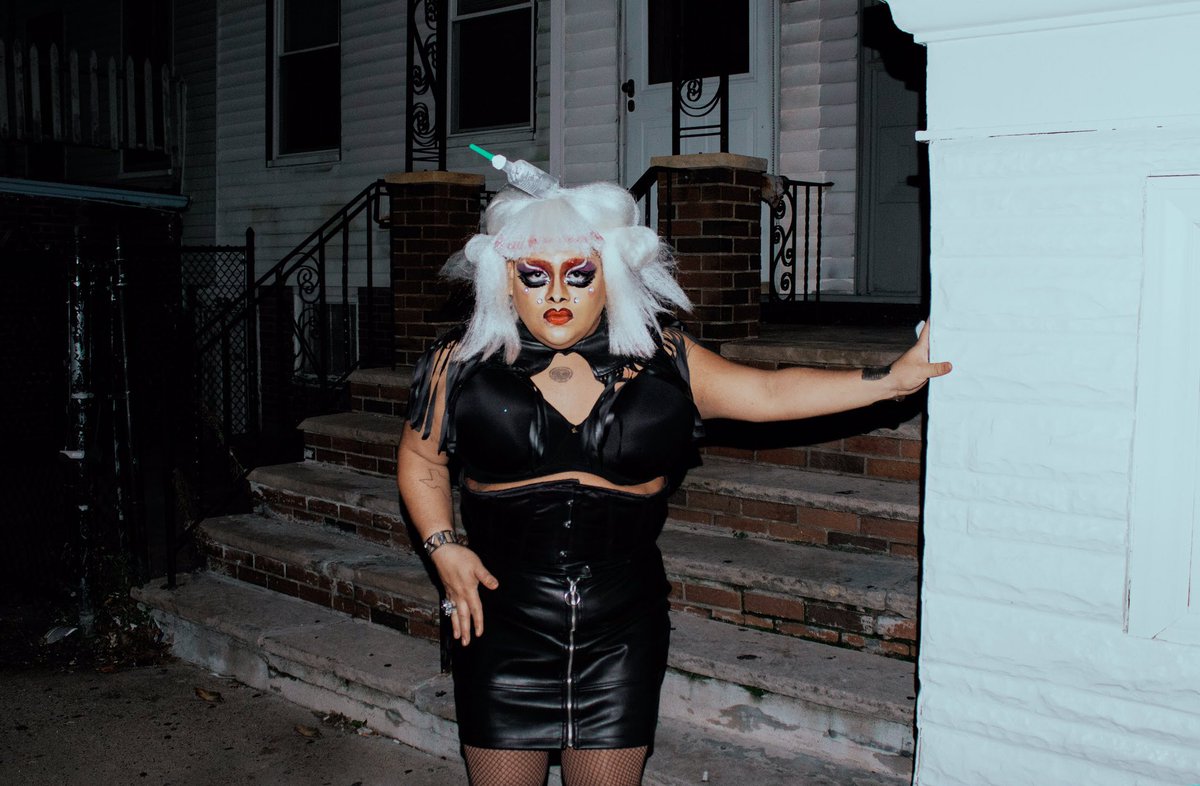 TomancyOfficial's tweet photo. The Fleet Queen coming to check all them butts!
#tomancy #gay #queer #queen #queercore #shade #art #plussize #lgbt #gaydallas #dragqueen #alternativedrag #latinx #gaylatino #genderfuck #queerlatinx #genderfluid #brownboy #queerart #poc #exotic #glamazon #wig #dragqueenwigs #fleet https://t.co/1Brn17GEtI