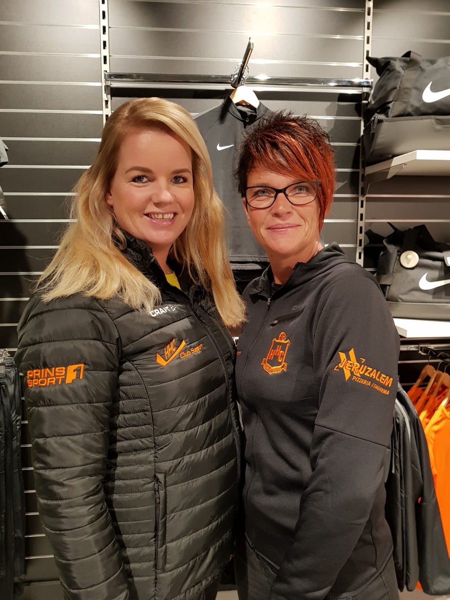 HHCClubSupport's tweet photo. Heel veel dank aan onze sponsoren @PrinsSport en Pizzeria/Shoarma Jeruzalem voor onze nieuwe outfit! #samenmakenwehhc #oranjezwart #hhcnow https://t.co/0cUomSQ6HY