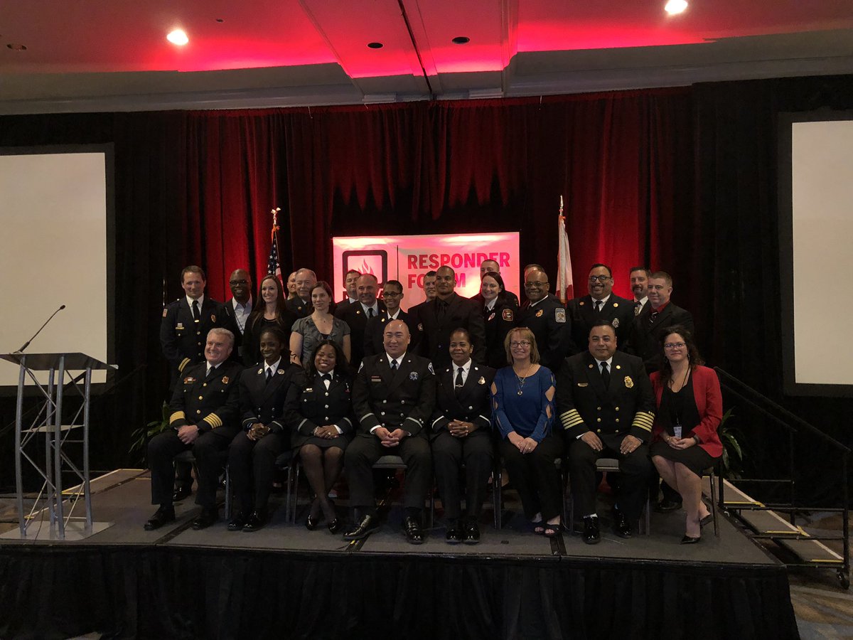 Jscunningham1's tweet photo. What an outstanding group of fire service leaders. Congratulations on your commissioning! @NFPA #NFPAresponderForum #class2016 https://t.co/gjI6MGucYe