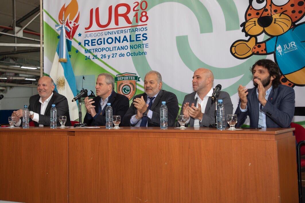 NicoMellino's tweet photo. Comenzó la fiesta del Deporte Universitario en la @UnlamOficial #JUR2018 
Gracias rectores @DrMartinezUNLaM y @jaimeperczyk por acompañar y apoyar estos juegos https://t.co/7Key9XEh2f