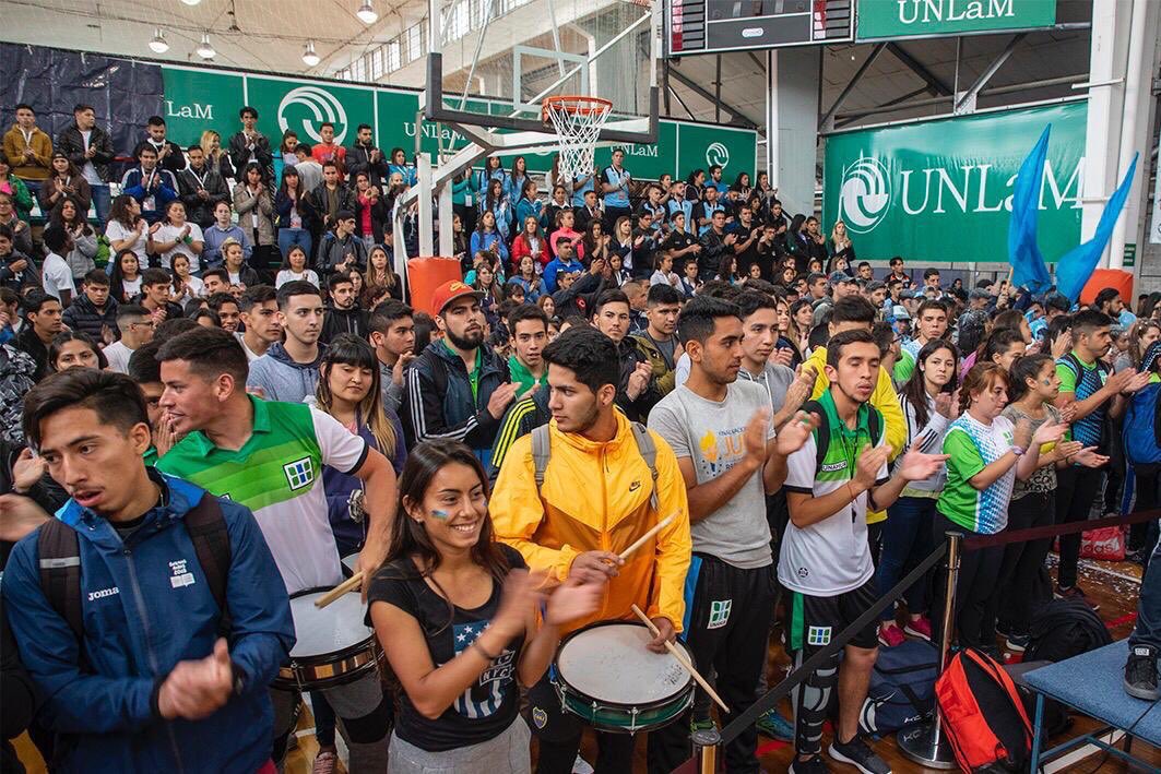 NicoMellino's tweet photo. Comenzó la fiesta del Deporte Universitario en la @UnlamOficial #JUR2018 
Gracias rectores @DrMartinezUNLaM y @jaimeperczyk por acompañar y apoyar estos juegos https://t.co/7Key9XEh2f
