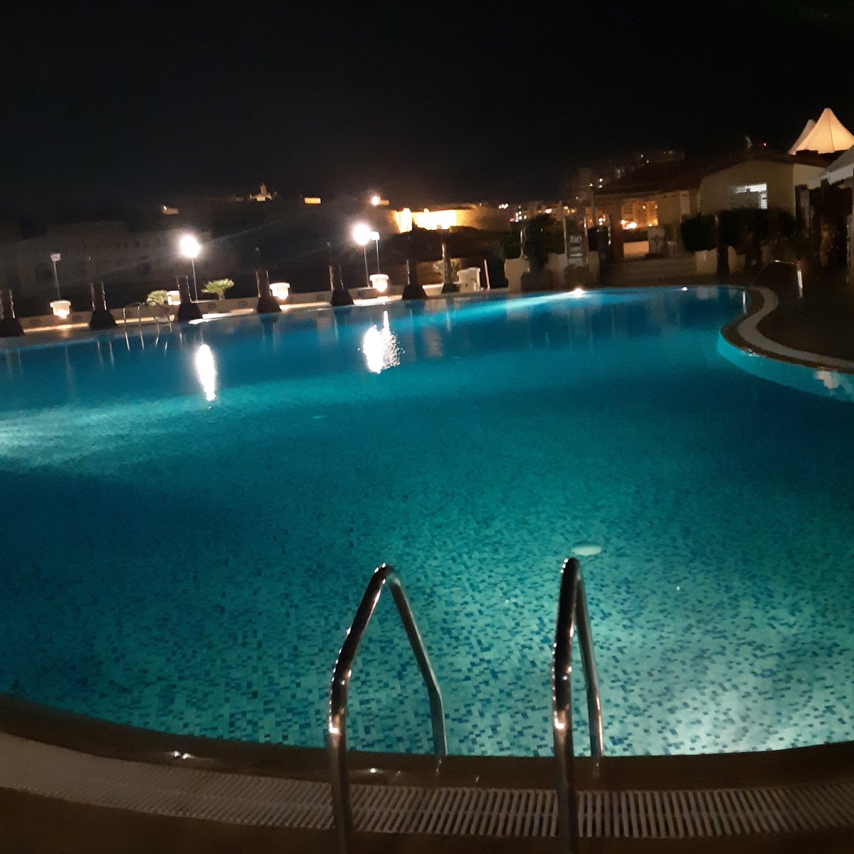 Greenkeeper tweet media