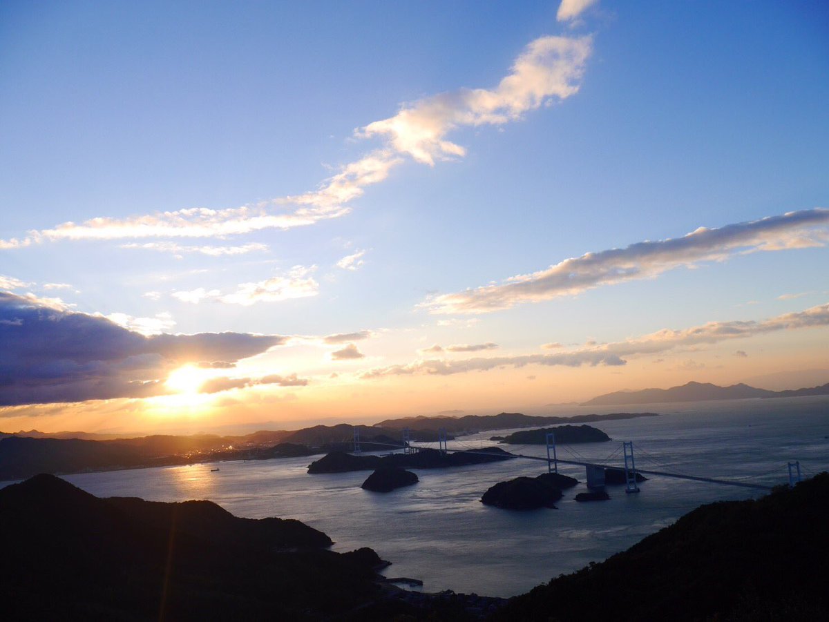 oyopg's tweet photo. アイコン画と背景変えた😉✨去年広島の島巡りした時の写真！尾道、因島、うさぎの島、ねこの島、景色がとても素敵だったな…また行きたい https://t.co/DJlcpnPbQj