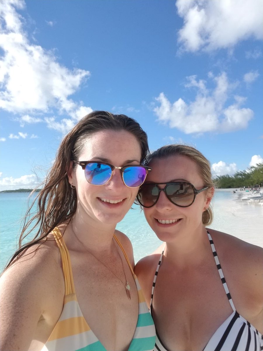 LaurenJ77's tweet photo. Wish I was back here! 😍❤️ #chindown #legstogether #fail 🙈😂 @twittsted https://t.co/STNkqvPWKs