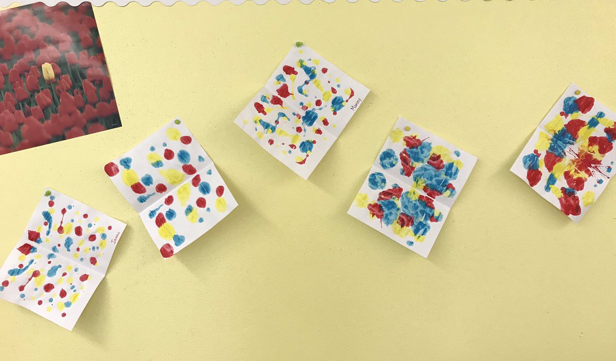 MrsB28454336's tweet image. Paint splat symmetry art 🖼 🎨 @SunnyViewMS #ddclass @PeelSchools