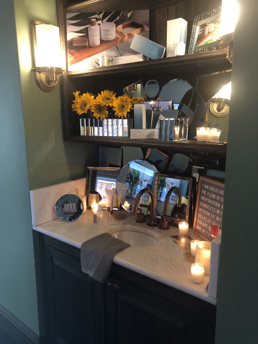 dnapublicity's tweet photo. The Morning Mood Boost session for @LifetherapyUSA has kicked off! The media is enjoying the experience and transformative powder of fragrance and #Chooseyourmood hosted by Lifetherapy and founder, Lynette Lovelace https://t.co/QssQbX5P20