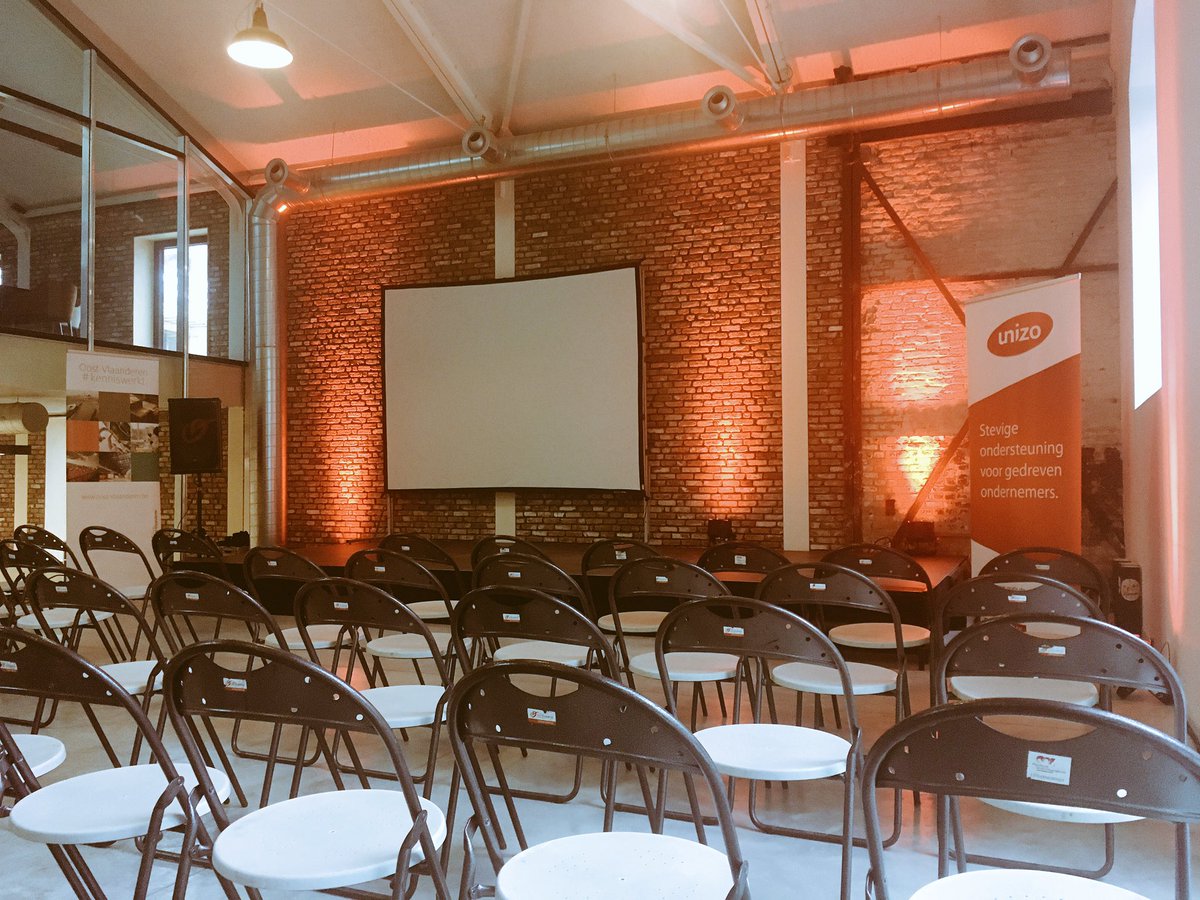 Thomas Kindt (@thomaskindtt) on Twitter photo Het uitverkochte Future Forward event van <a href="/UNIZO_OVL/">UNIZO Oost-Vlaanderen</a> in <a href="/WATT_The_Firms/">WATT The Firms</a> vanavond, laat duidelijk blijken dat de ondernemers leergierig de toekomst tegemoet gaan. Met onder andere <a href="/rikvera/">Rik Vera</a> en <a href="/alexanderdecroo/">Alexander De Croo 🇧🇪🇪🇺</a>
Alles in gereedheid gebracht, met 5 zalen voor inspiratie. Het uitverkochte Future Forward event van <a href="/UNIZO_OVL/">UNIZO Oost-Vlaanderen</a> in <a href="/WATT_The_Firms/">WATT The Firms</a> vanavond, laat duidelijk blijken dat de ondernemers leergierig de toekomst tegemoet gaan. Met onder andere <a href="/rikvera/">Rik Vera</a> en <a href="/alexanderdecroo/">Alexander De Croo 🇧🇪🇪🇺</a>
Alles in gereedheid gebracht, met 5 zalen voor inspiratie.
