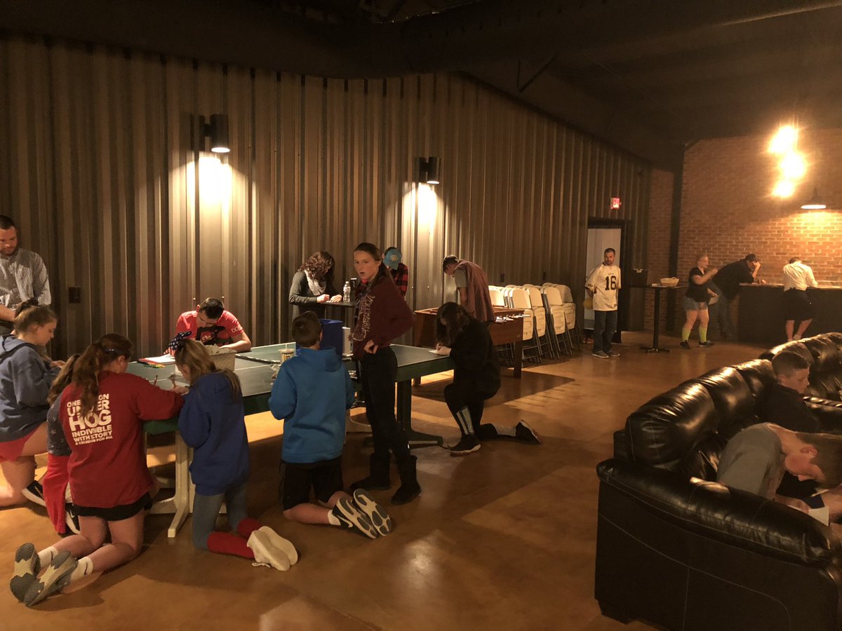 412FBCStudents's tweet photo. Our time of prayer last night. Praying for the lost, for missionaries, &amp; for help to be more Devoted to following Christ this year. #412forsyth #412weeklyupdate #prayer #stumin https://t.co/HK5UdOgeiR