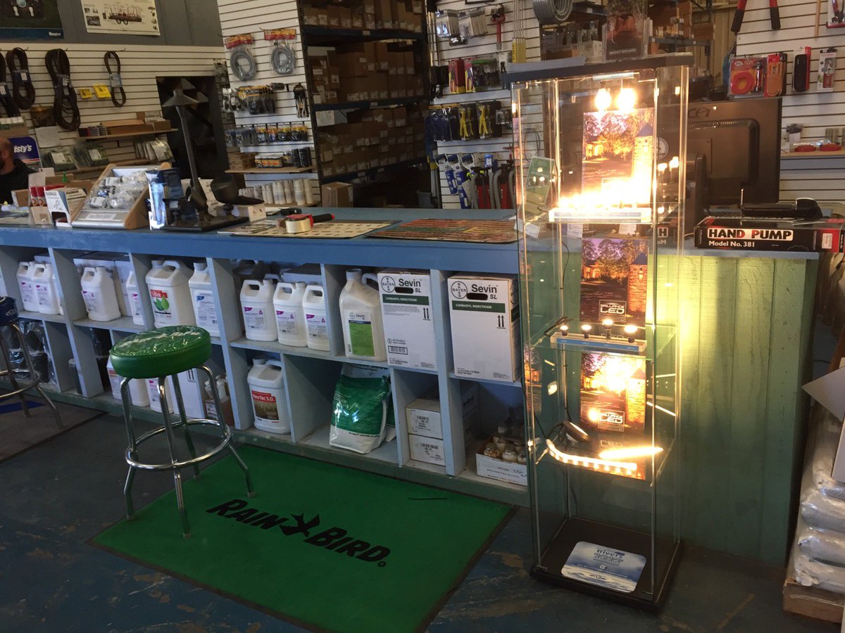 RiversAssoc's tweet photo. New Brilliance LED Display at Central Turf &amp; Irrigation in Warner Robins, GA.

#BrillianceLED #RiversAssoc #GAGreenIndustry #Centraltis #design #lighting #architects #landscape #lightingdesign #landscapedesign #landscapelighting #lightingcontrol #greenindustry #led #landscaping https://t.co/Qgz6nZG8cd