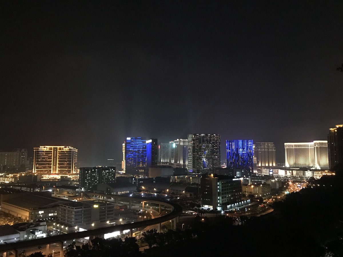 nakatatin10's tweet photo. マカオキラキラの夜景。
Nice night view from Macau
#マカオ #マカオ夜景 #Macau #nightview #写真好きな人と繋がりたい #iphonephoto #iphone撮影 #nofilter #macauig #macanese https://t.co/wrN3DbhvBC