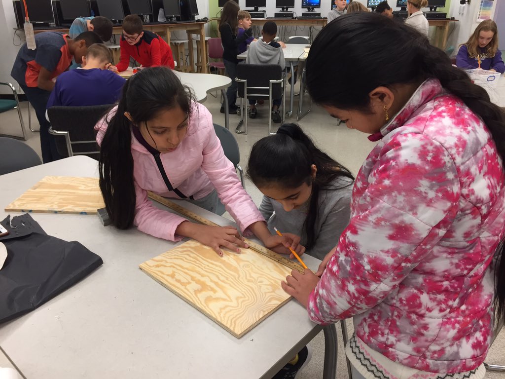 Ms_Gerbus's tweet photo. #STEMService in progress for sixth grade @BR_STEM #ReynProud https://t.co/iWeieF5WVb
