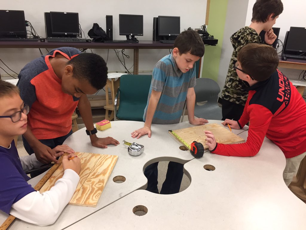 Ms_Gerbus's tweet photo. #STEMService in progress for sixth grade @BR_STEM #ReynProud https://t.co/iWeieF5WVb