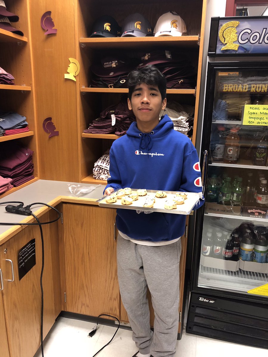 chippy_cookie's tweet photo. Another batch is goin in the oven!! Warm chocolate chip cookies 2 for $1!!! #yum #spartmart #sbe https://t.co/sKcaCQmlvO