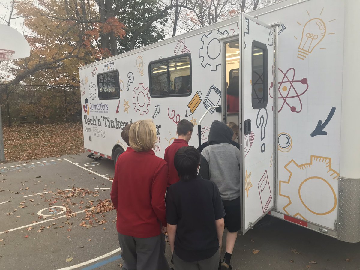 mspottergrade7's tweet photo. Exploring microbit in the @QEngConnections Tech ‘n’ Tinker Trailer this morning!! 💻 Thank you @LisaRomanoParli @LandryKyte for the opportunity! @SPCSSFalcons https://t.co/wd5xcIX2RQ