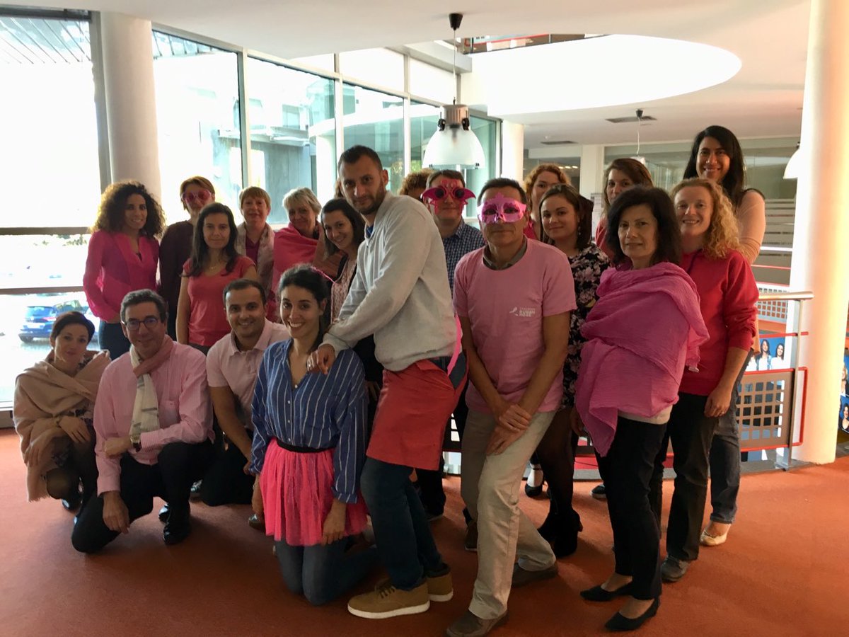 FleurTbn's tweet photo. Le service RC Pessac mobilisé pour le ruban rose #AXAAtoutCoeur #OctobreRose @AndrieuBen @JMLed33 @malekc76 @A_Duvignac @MalikaBK7 https://t.co/PBHCk1MnmQ