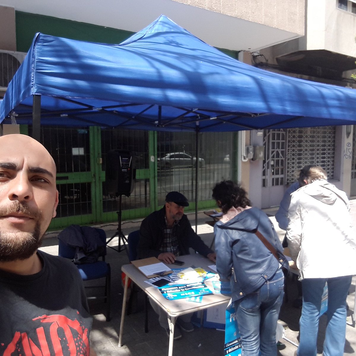 Seguimos juntando firmas, último día para firmar  el agua no se vende.