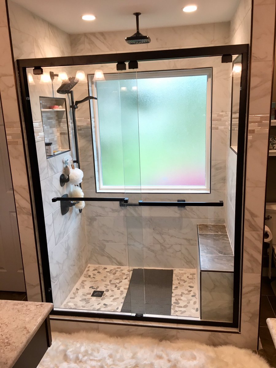 AnitaDean8008's tweet photo. Beautiful bathroom designed by yours truly and thanks to my awesome team at store #lowes1073 https://t.co/xDWxz6f6nn