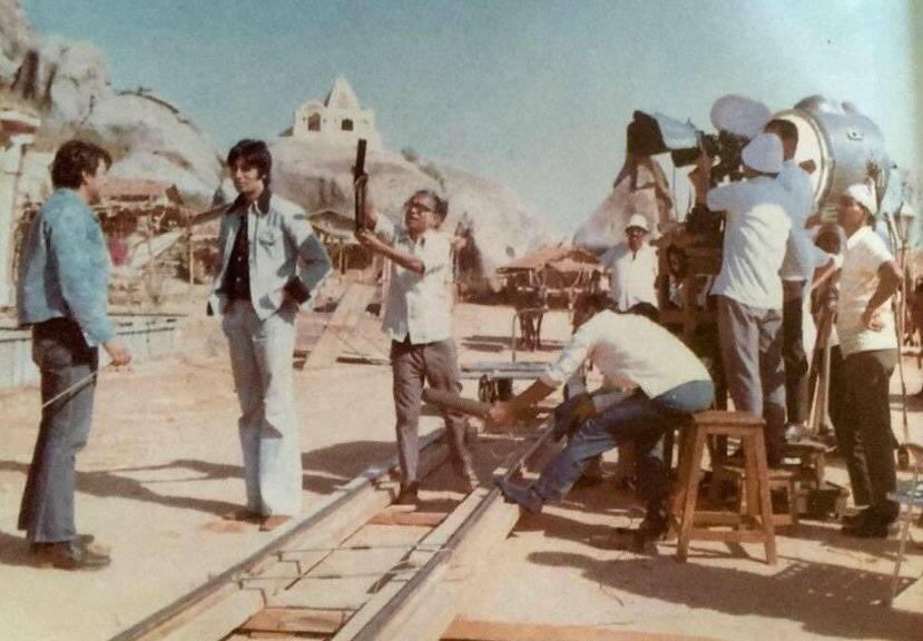 Pic of Shoot of #SHOLAY1975

@SrBachchan