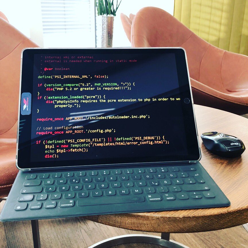 soc13tyhacker's tweet image. The new Apple #hackpad is amazing 😂😂😂👍 by the way. This is what mobile working means to me. Being at the pulse of time using whatever device to get the job done! #InfoSec #cybersecuritynews #cybersecurity #CyberSec #Informationsecurity #privacy #fail #speaker #cloud #tech