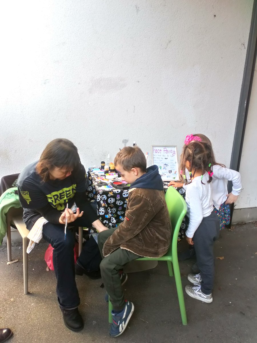 TCVWF's tweet photo. Spook-tactular time #Halloween #pumpkincarving at Lloyd Park #E17
Over 100 pumpkins carved! 
Massive thank you to Ching @GreenGymBromley  for her fantastic facepainting, @GreenGymCamden, @TCVRichmondGG, @GreenGymE4, &amp; super #volunteers Mollie &amp; Suzanne for their help 🎃
@folpe17 https://t.co/3tJMbgUns3