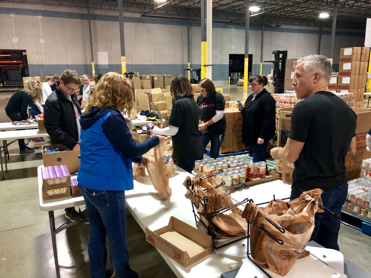 #FBF to earlier this month when we teamed up w/@GleanersFBIndy to show our social responsibility. Together, #WeFeedIND. Our latest blog post recaps the #Glick Cares volunteer effort: genebglick.com/glick-news/gli…