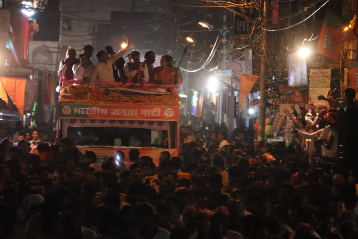 AbharYatra's tweet image. #JanAshirwadYatra के स्वागत के उत्साह और श्री @ChouhanShivraj को आशीर्वाद प्रदान करने उमड़े हजारों नागरिकों की उपस्थिति से बेलबाग में दीपावली पूर्व ही उत्सव का माहौल है।