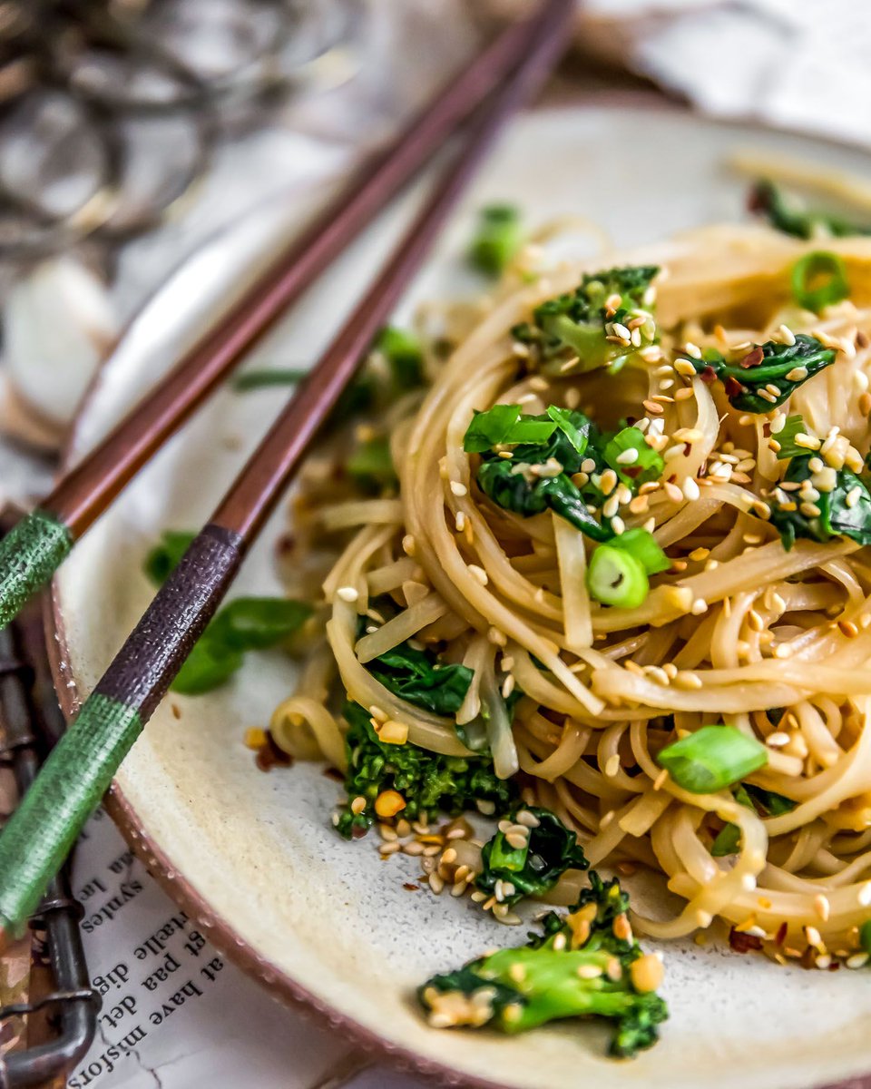 KitchnAdventure's tweet image. Sweet, savory, and bursting with flavor, our Oil Free Garlic Sticky Noodles can be made in a flash and perfect for weeknights when you need something fast, comforting, and delicious to feed a hungry family. buff.ly/2CBsawl