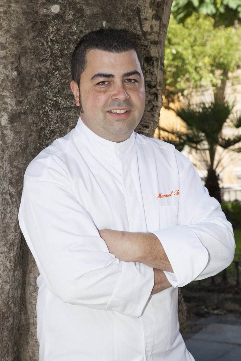 A cargo del Chef Manuel Berriel llegan los #SaboresMestizos del Festival con el tradicional entierro del cochino en #Cuba… horas de cocción para disfrutar los sabores potenciados de nuestro #CochinoNegro acompañado por nuestras #PapasAntiguasDeCanarias